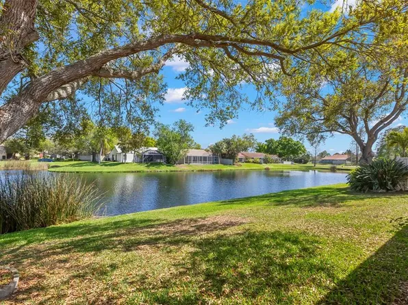 523 Padua Cir NE, Saint Petersburg, FL 33703
