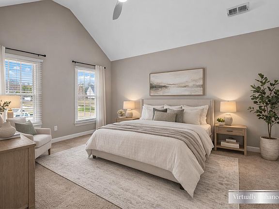 5th image of 10 Woodcrest Dr