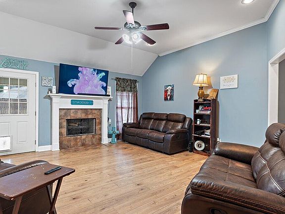 4th image of 628 Oak Ridge Way