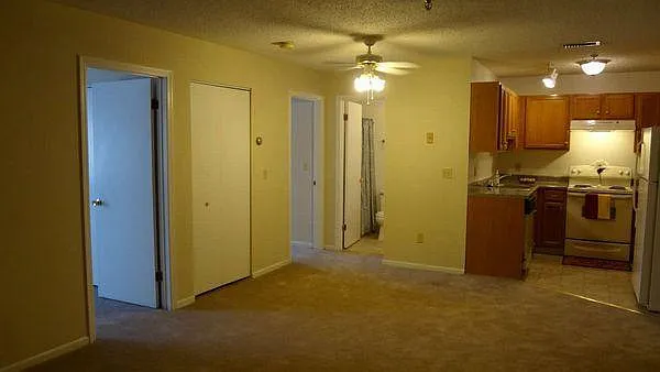 Lakeview — Photo 13