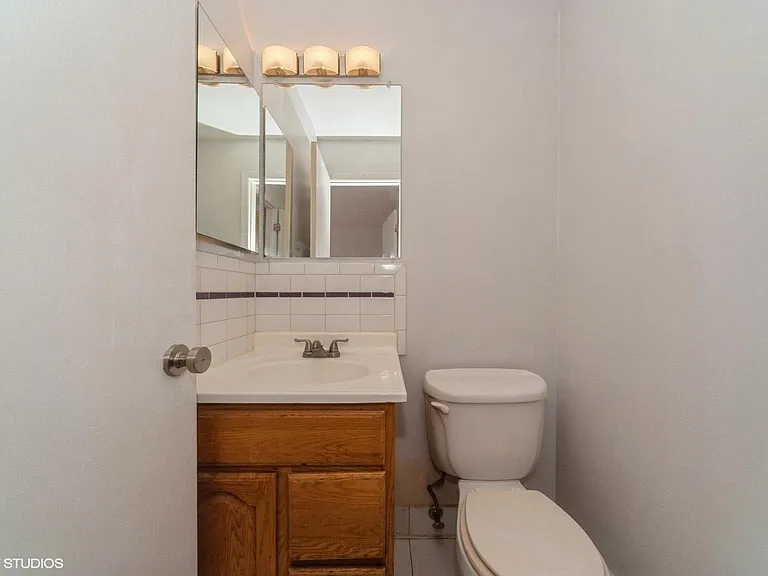 2217 Nichols Rd #E — Photo 13