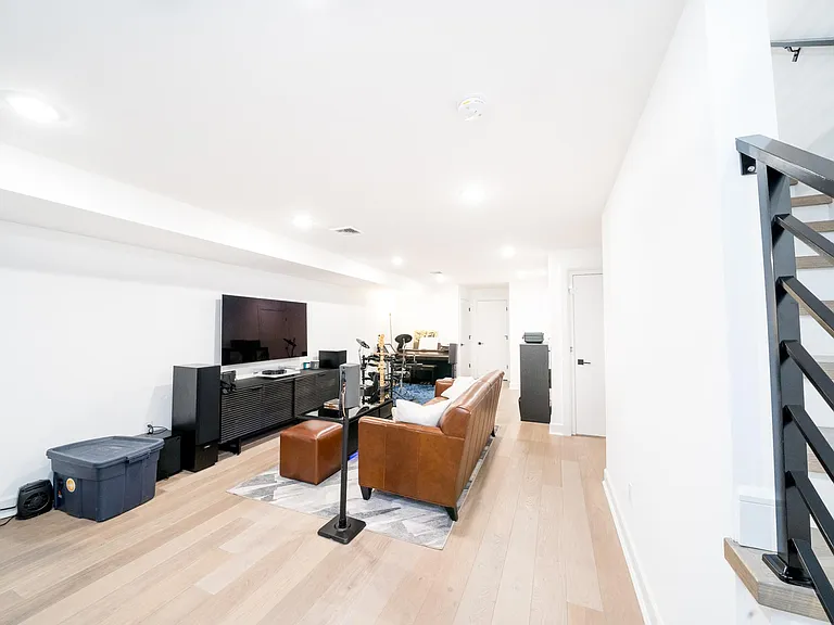 496 Undercliff Ave #3A — Photo 23