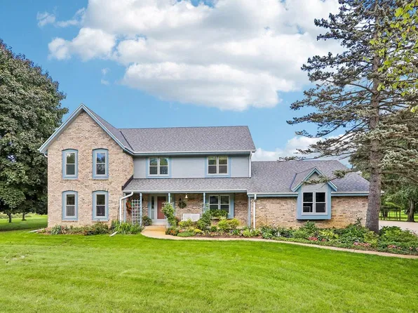 W284N3580 Old North Shore DRIVE, Pewaukee, WI 53072