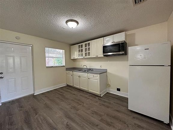 5th image of 1761 Windsor Dr