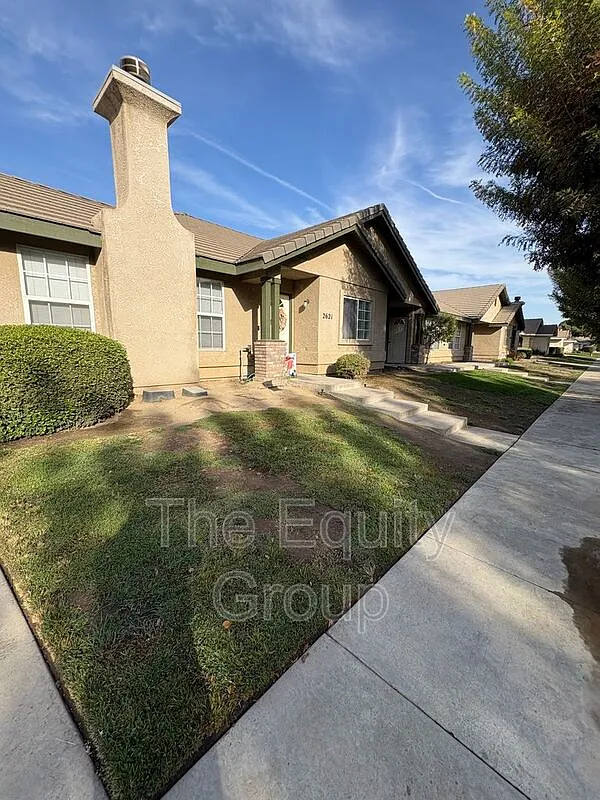 2 bed, 1.0 bath, 900 sqft, $1,600 — Photo 1