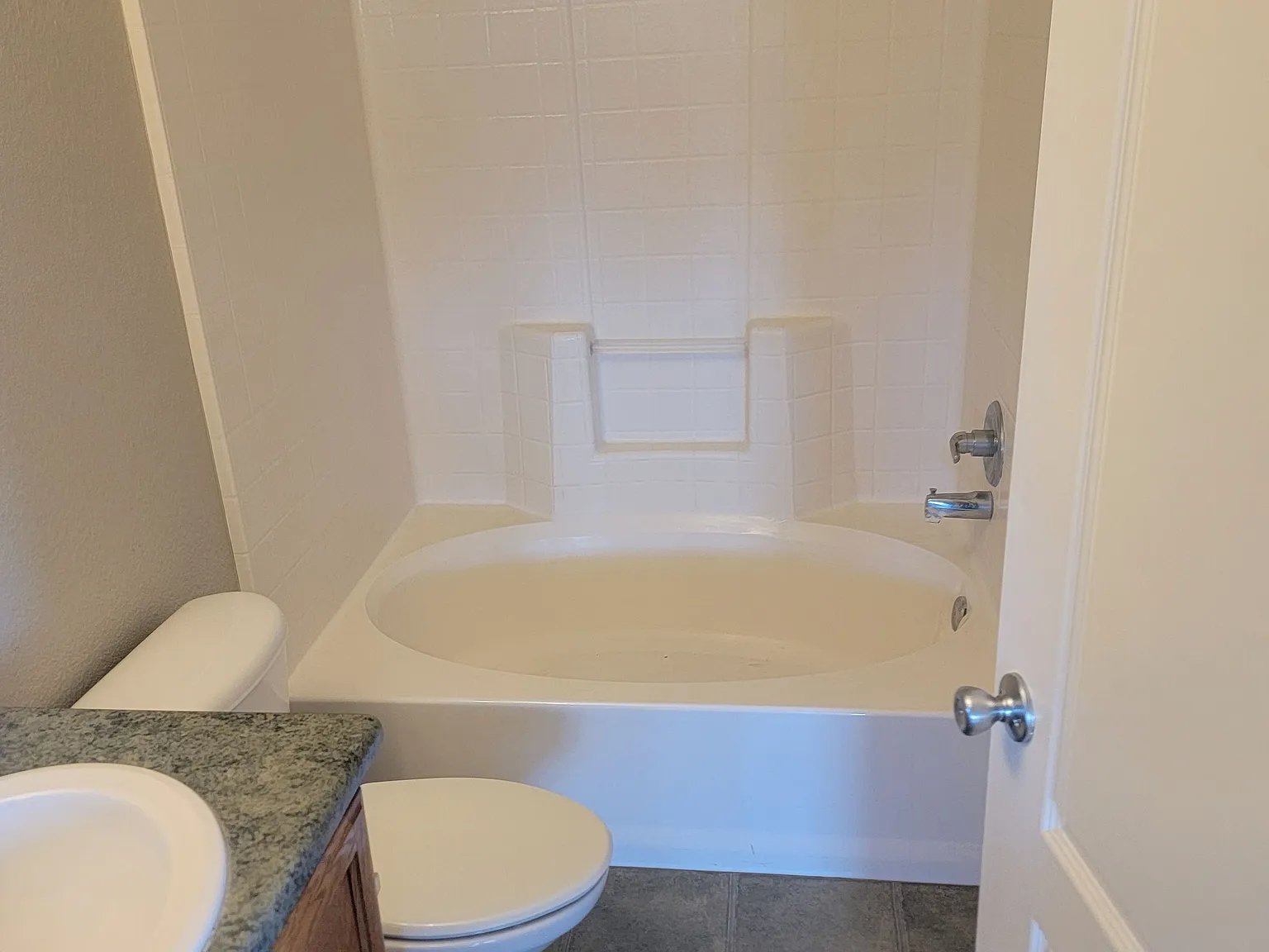 2 bed, 950 sqft, $1,795 — Photo 4