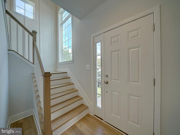5th image of 9429 Fairview Ave