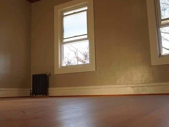 4th image of 8905 202nd St Floor 2