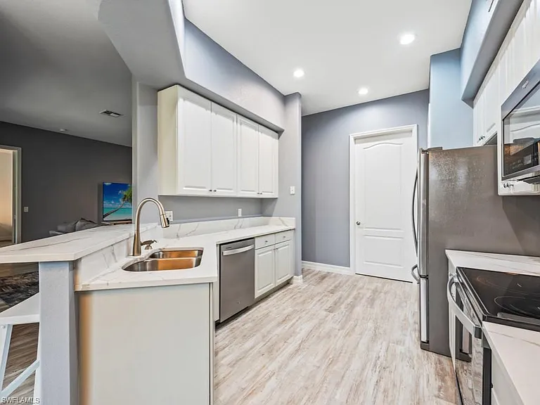 6021 Jonathans Bay Cir #302 — Photo 6