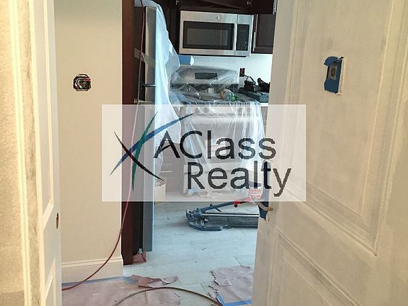 4th image of 3111 Steinway St #3F