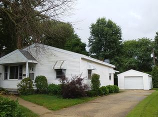 607 W 12th St, Sterling, IL 61081