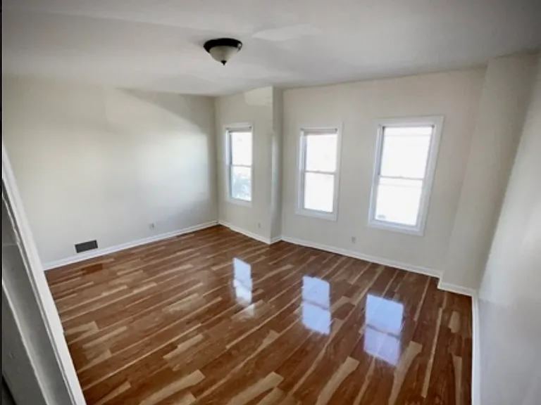 289 Claremont Ave — Photo 11