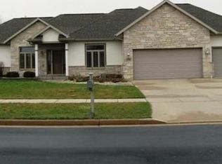 806 Chickadee Dr, Cambridge, WI 53523