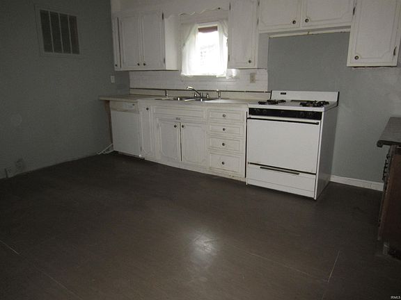 4th image of 714 E Franklin St