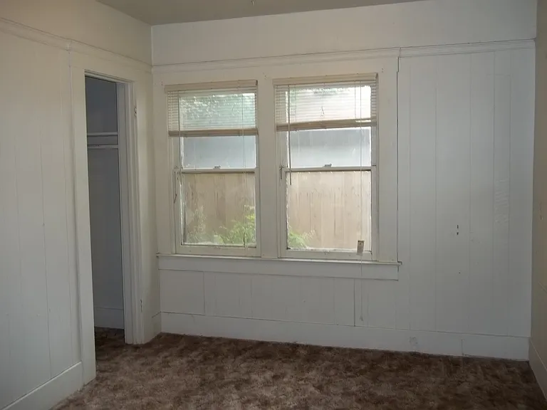 2087 N Marks Ave — Photo 6