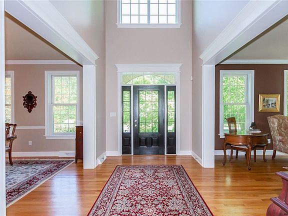 4th image of 39 Stony Brook Dr