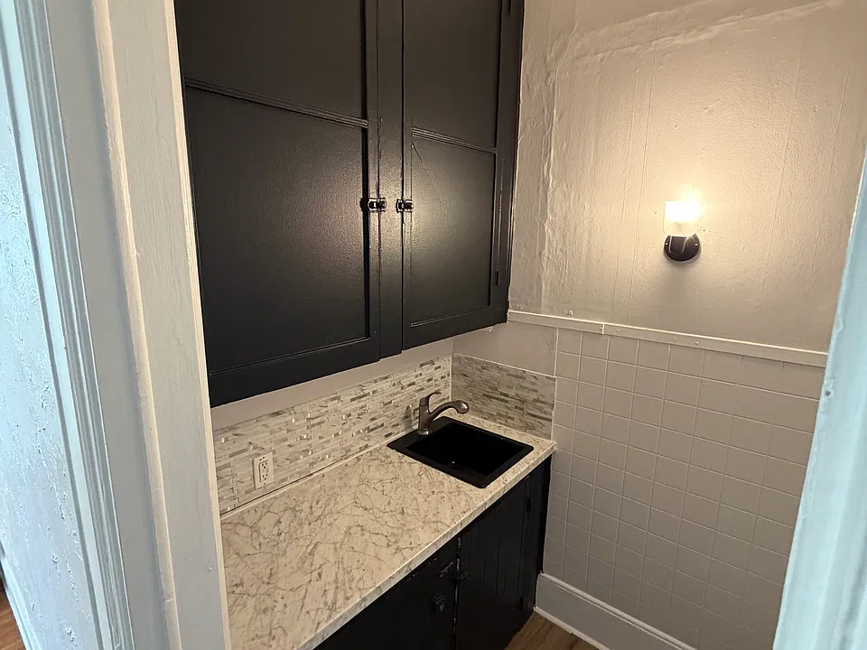 264 Alexander St #6