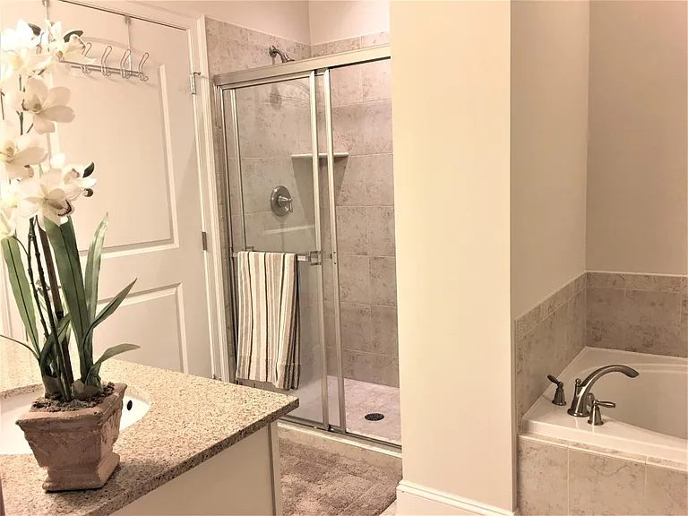 406 Samantha Dr — Photo 12