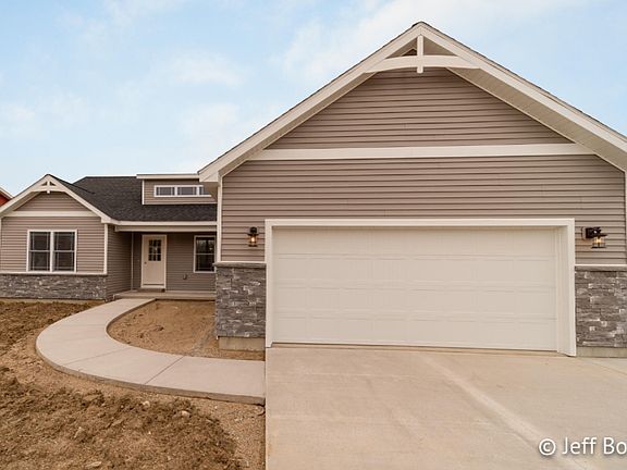 2nd image of 205 Thornhill Ct