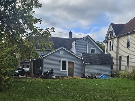 2nd image of 604 College Ave