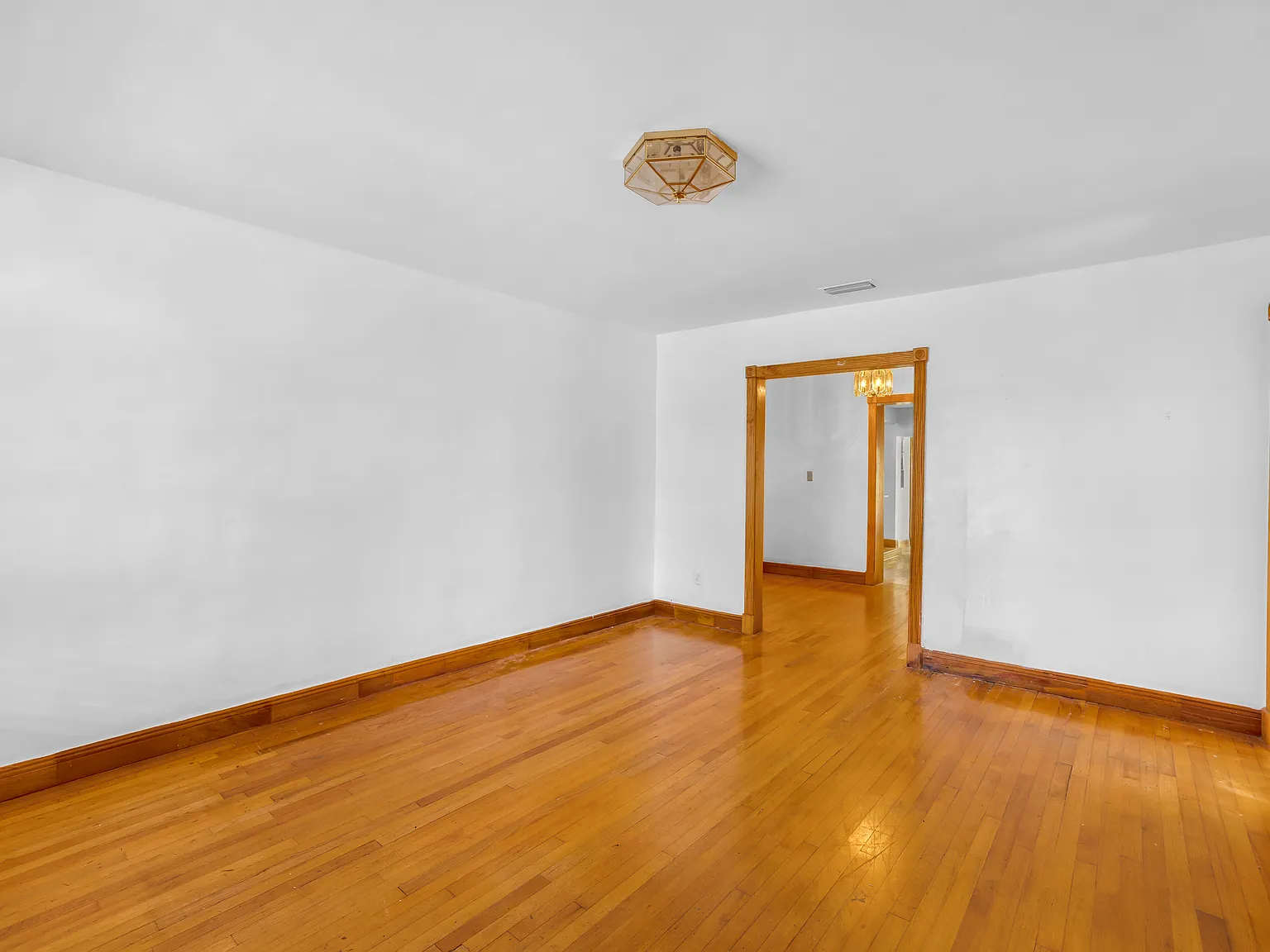 4 bed, 2637 sqft, $4,000 — Photo 4