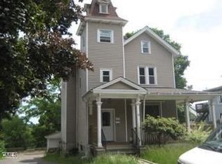 13 Farview Ave, Danbury, CT 06810