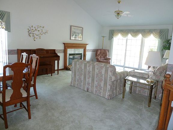 4th image of 21015 W Hazelnut Ln