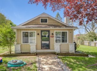 10 Atno Ave, Hopatcong, NJ 07843