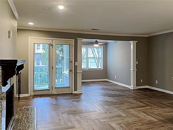 3rd image of 1538 Chantilly Dr #212