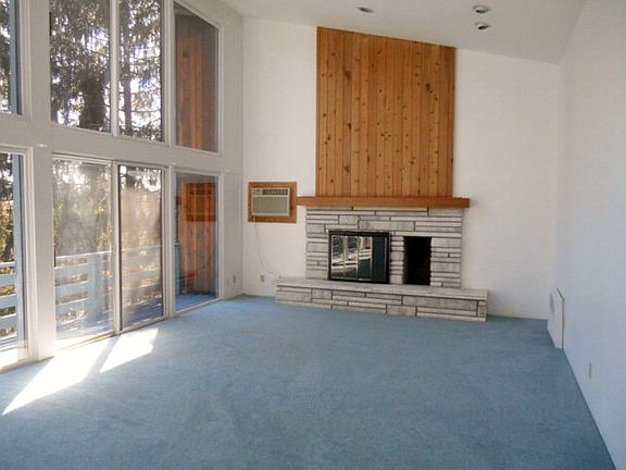 5th image of 27 Townview Dr