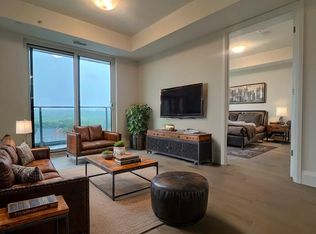 93 Arthur St S #1113, Guelph, ON N1E 4V1