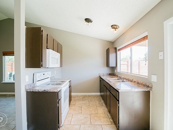 3rd image of 3041 W Runion Dr