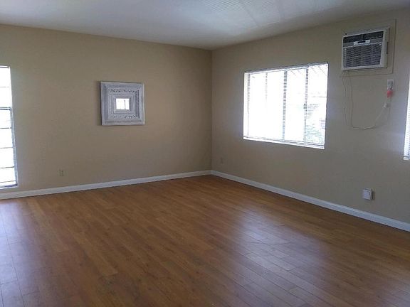 4th image of 8556 Saturn St #4