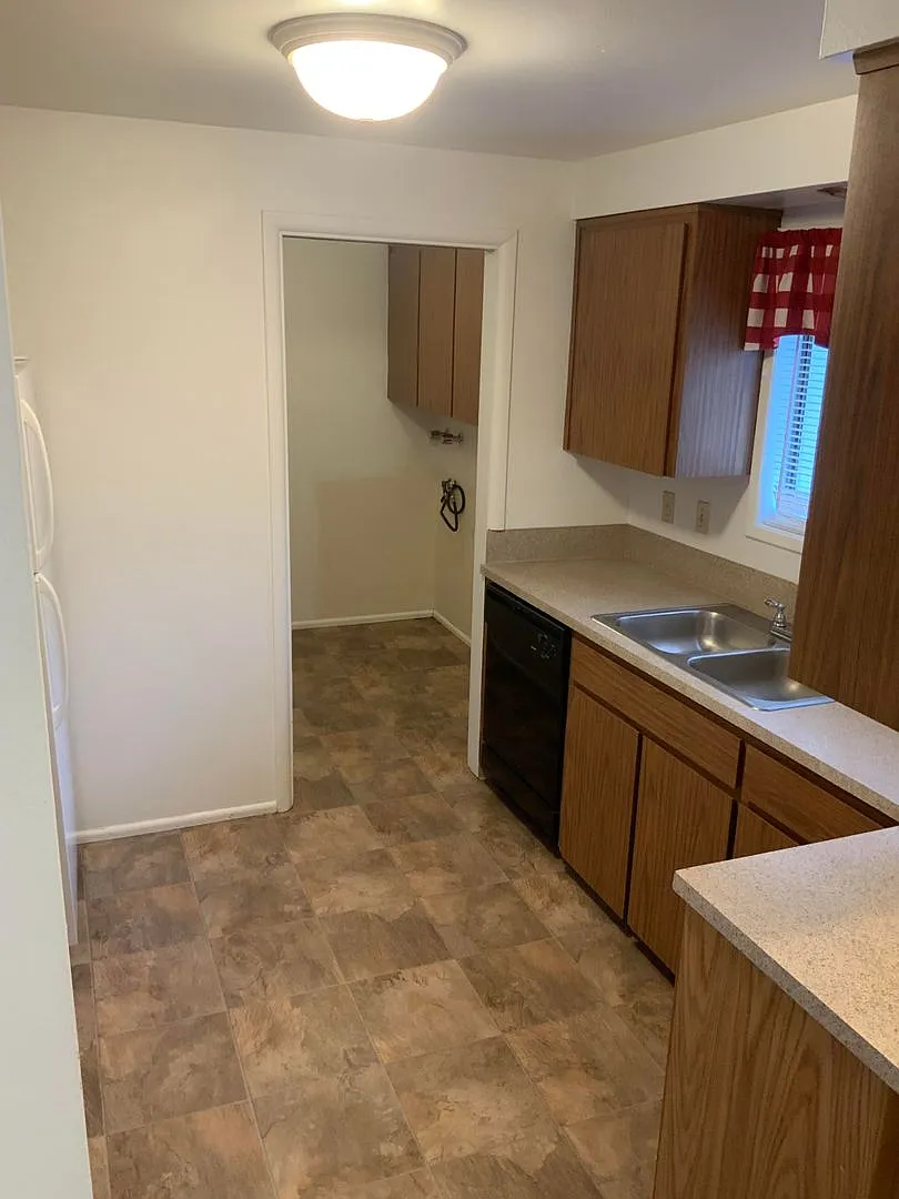 3 Bedroom, 2 Bathroom off Norkenzie Rd. — Photo 4