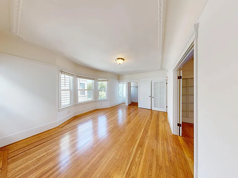 4540 California St — Photo 2