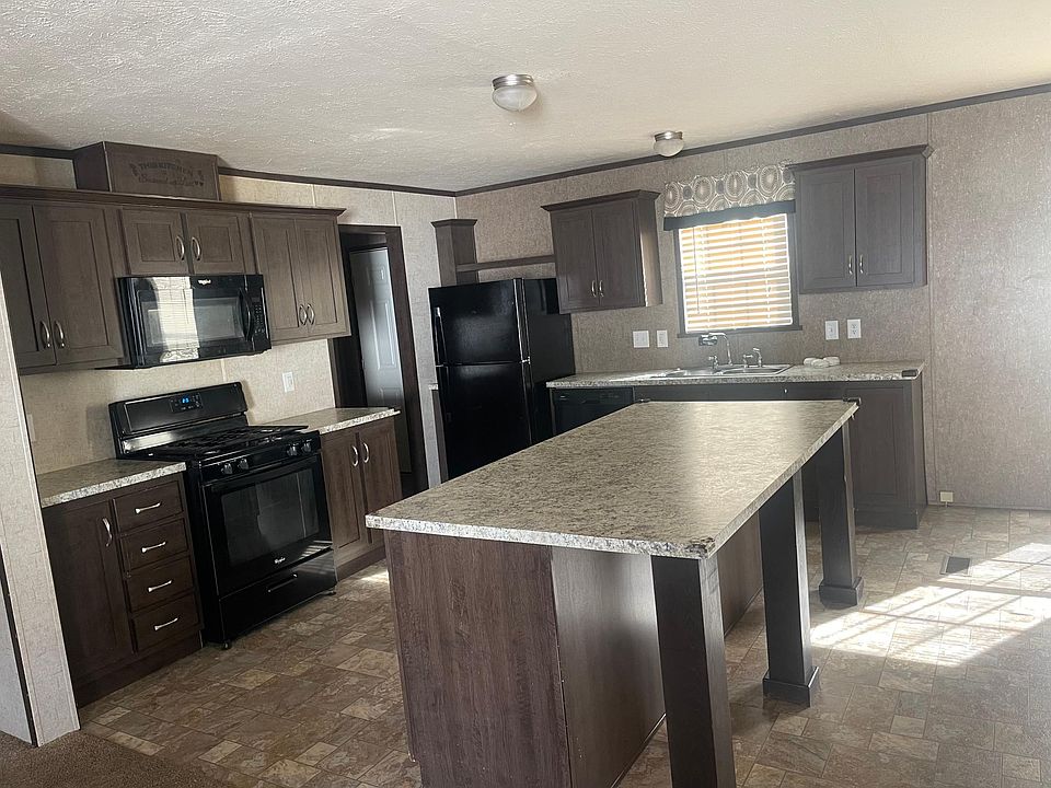 1st image of 213 Lakeshore Cir