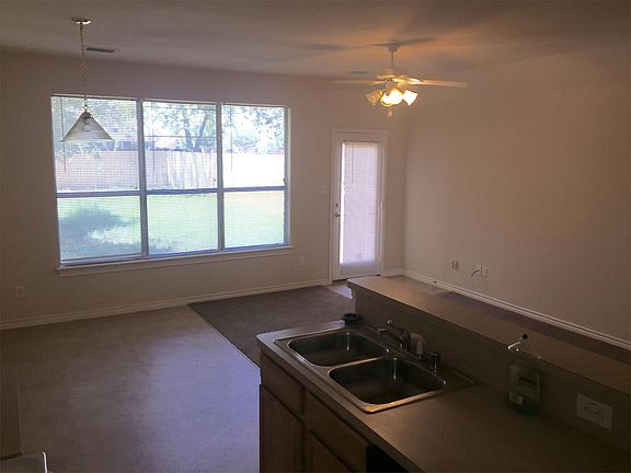 3rd image of 415 N Jackson Ave APT B