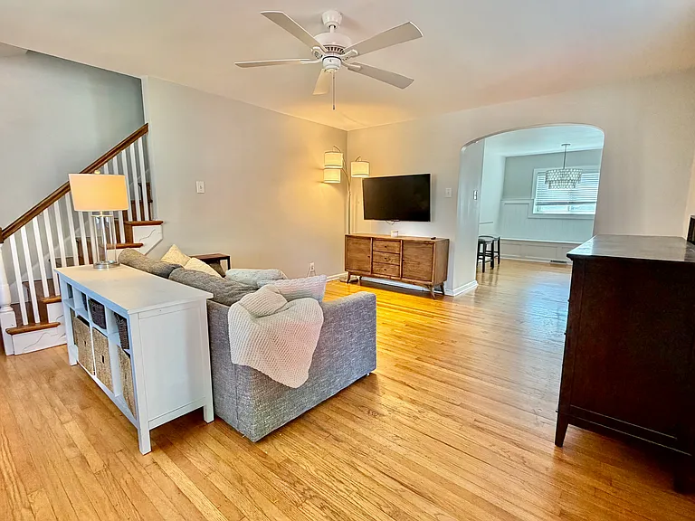 472 Olympic Ave — Photo 3
