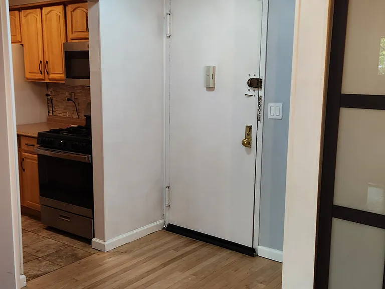 152-18 Union Tpke #204K — Photo 2