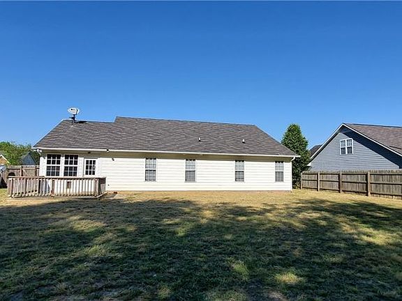 4th image of 251 Belle Chase Dr