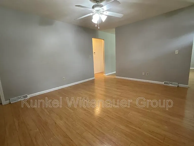 304 S Hilgard St — Photo 8