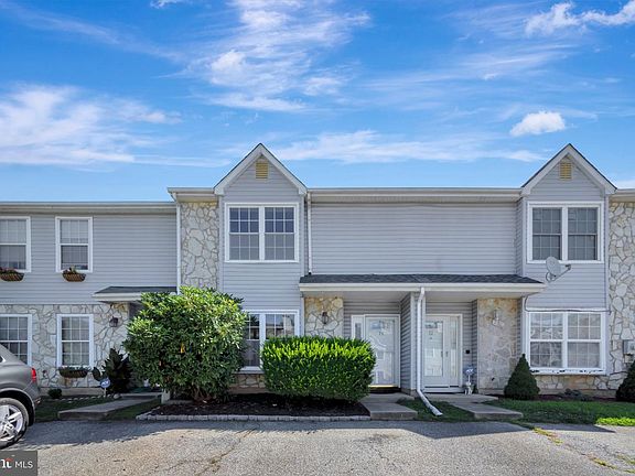 2nd image of 14 Revere Pl