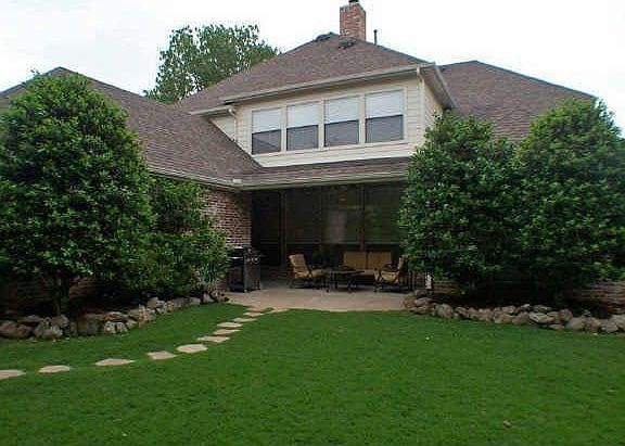 2nd image of 2100 Torrey Pines Way