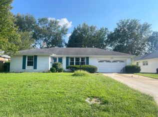 2002 E Mimosa St, Springfield, MO 65804