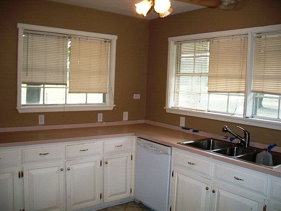 3rd image of 146 Honeysuckle Ln