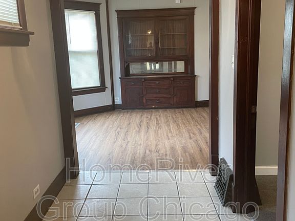 3rd image of 1668 Euclid Ave APT 1