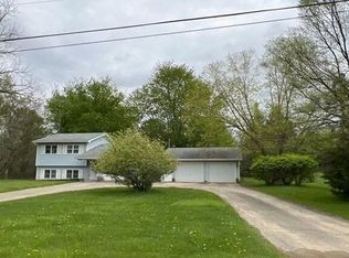 4572 Fleming Rd, Fowlerville, MI 48836