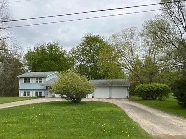 4572 Fleming Rd, Fowlerville, MI 48836