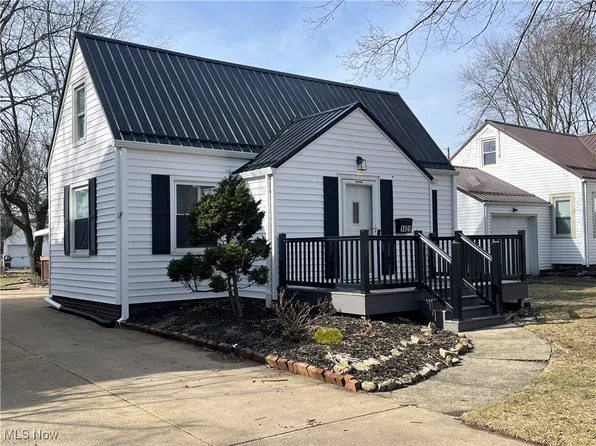 1421 Castlewood Ave SW, North Canton, OH 44720