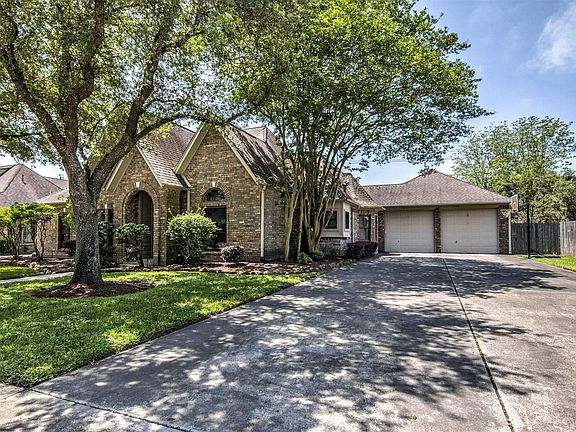 2nd image of 429 W Forrest Ln